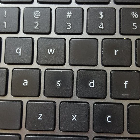 Acer Chromebook 15 laptop in good condition - Picture 6 of 8